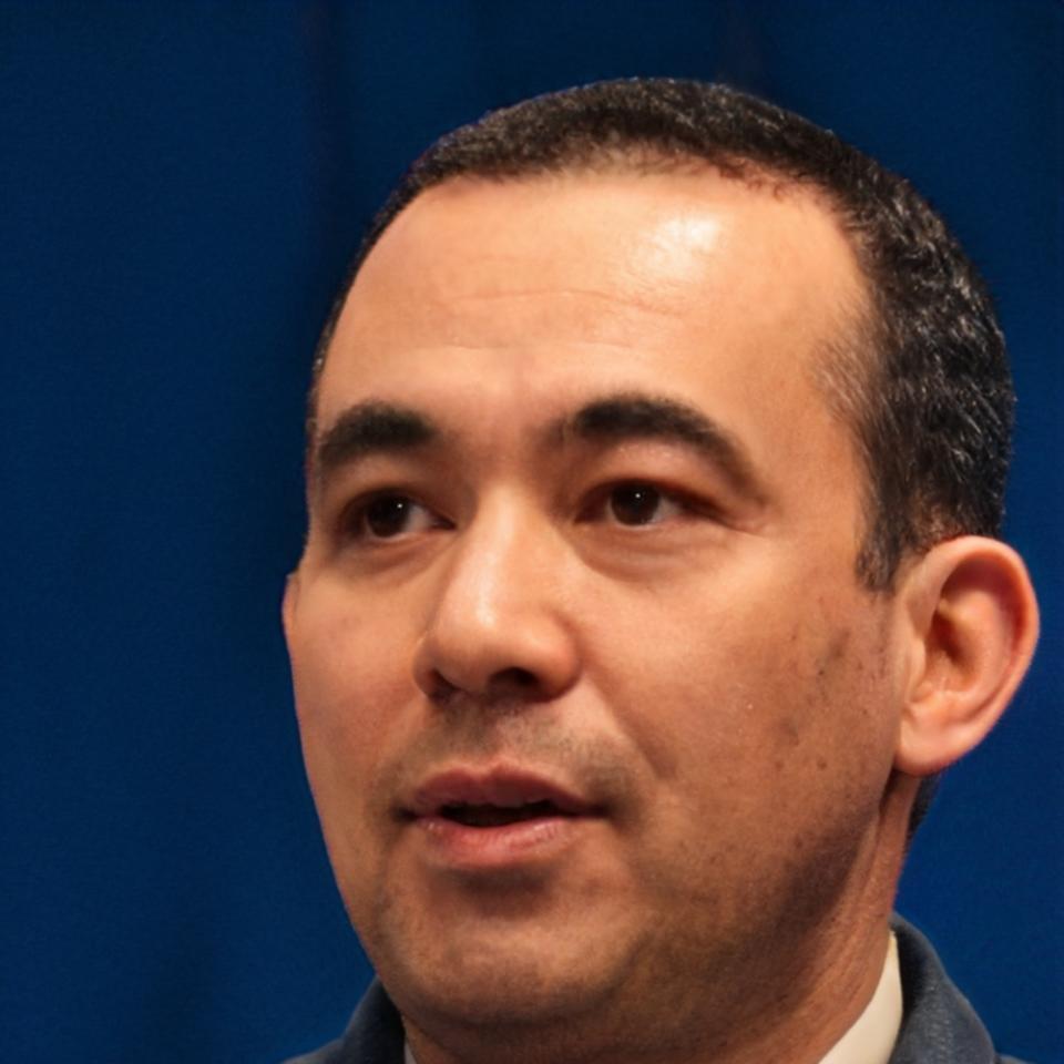 Retrato profesional de Aurelio Montemayor, experto en finanzas